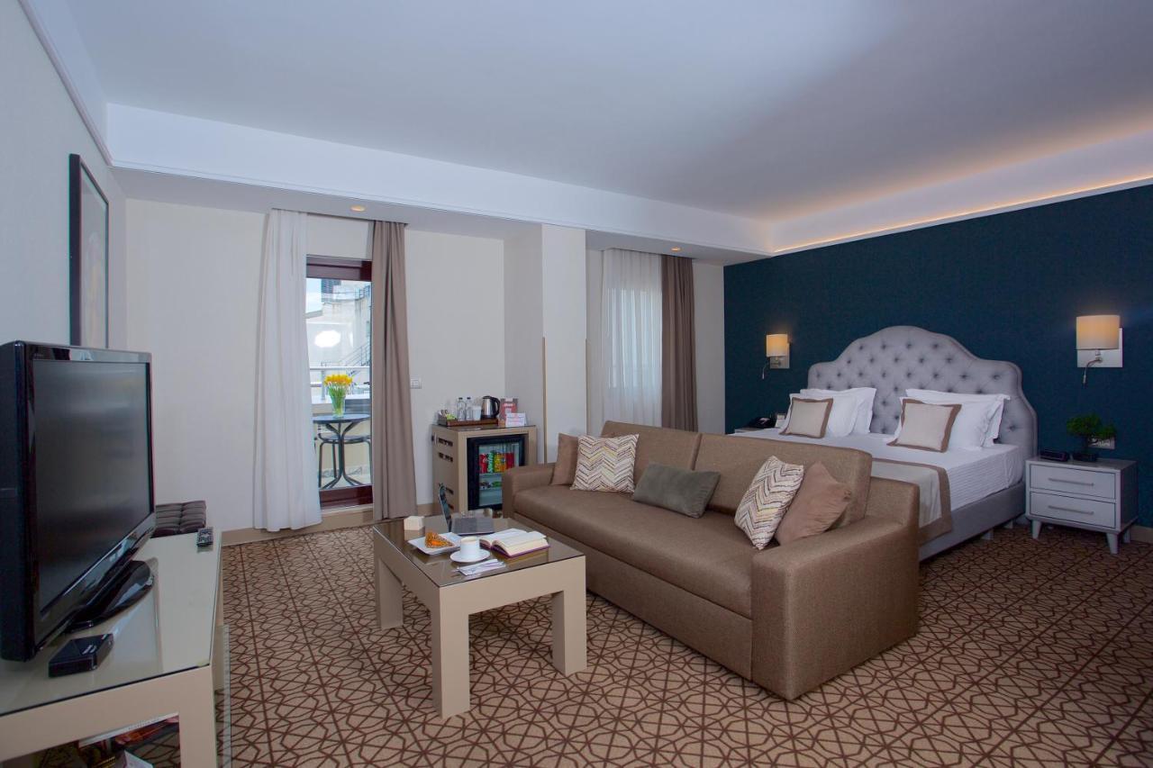 Hotel Ramada By Wyndham Istanbul Taksim Esterno foto