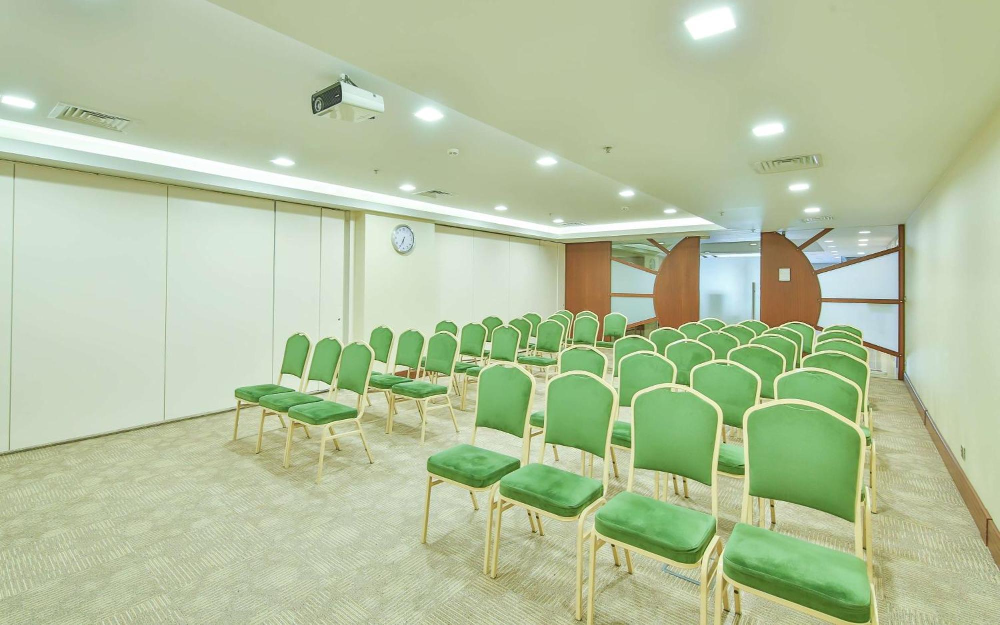 Hotel Ramada By Wyndham Istanbul Taksim Esterno foto