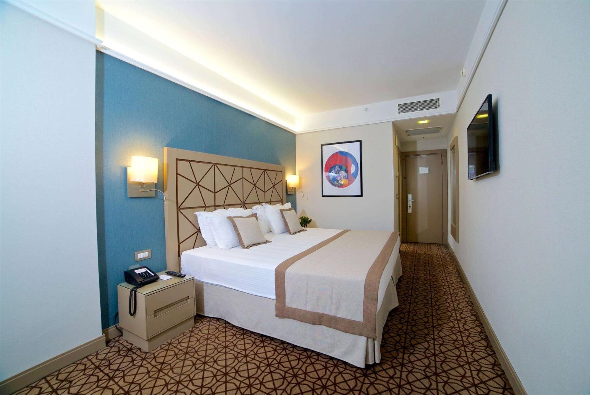 Hotel Ramada By Wyndham Istanbul Taksim Esterno foto