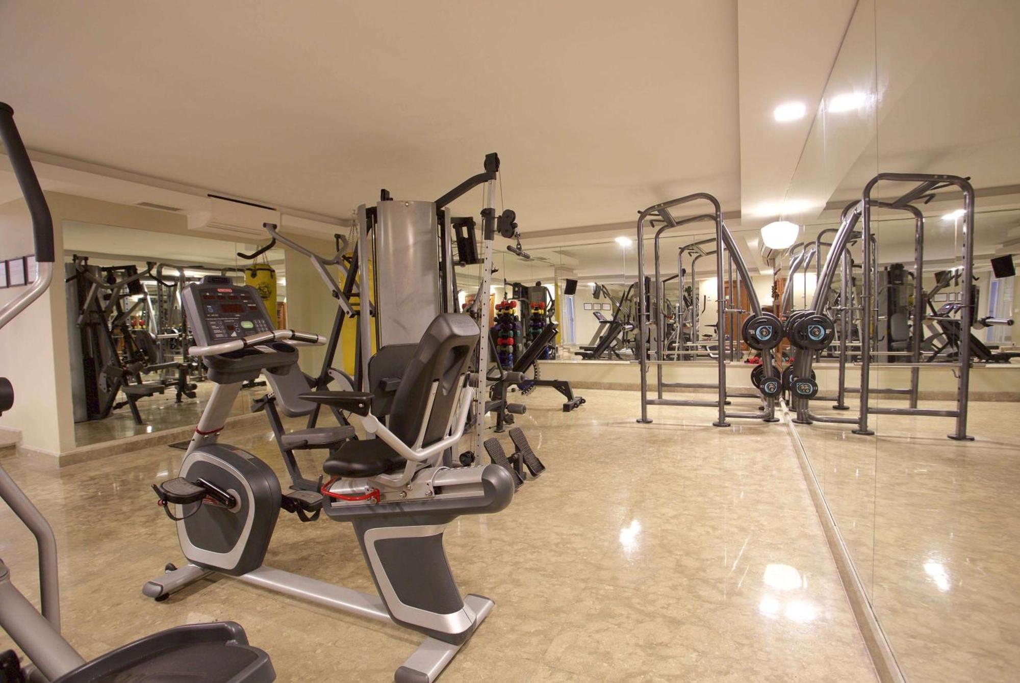 Hotel Ramada By Wyndham Istanbul Taksim Esterno foto